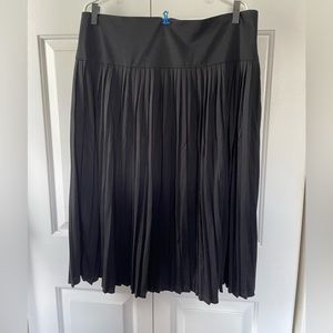 Black MIDI Pleated Skirt